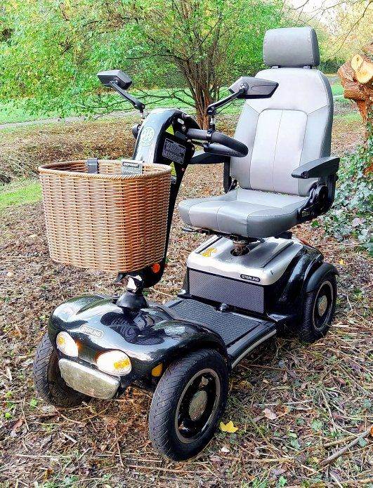 Road King Mobility Scooter; Pro Rider 8 mph Pavement & Road Scooter 