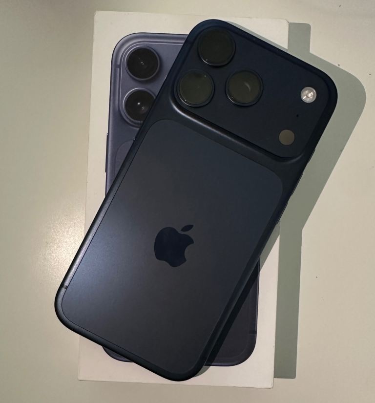 Apple iPhone 17 Pro 256GB Blue - Unlocked - 100% Battery Health - Mint