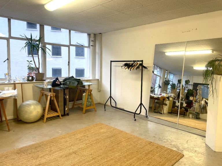 Sunny Creative Studio Share – Shoreditch(2 mins from Old Street)