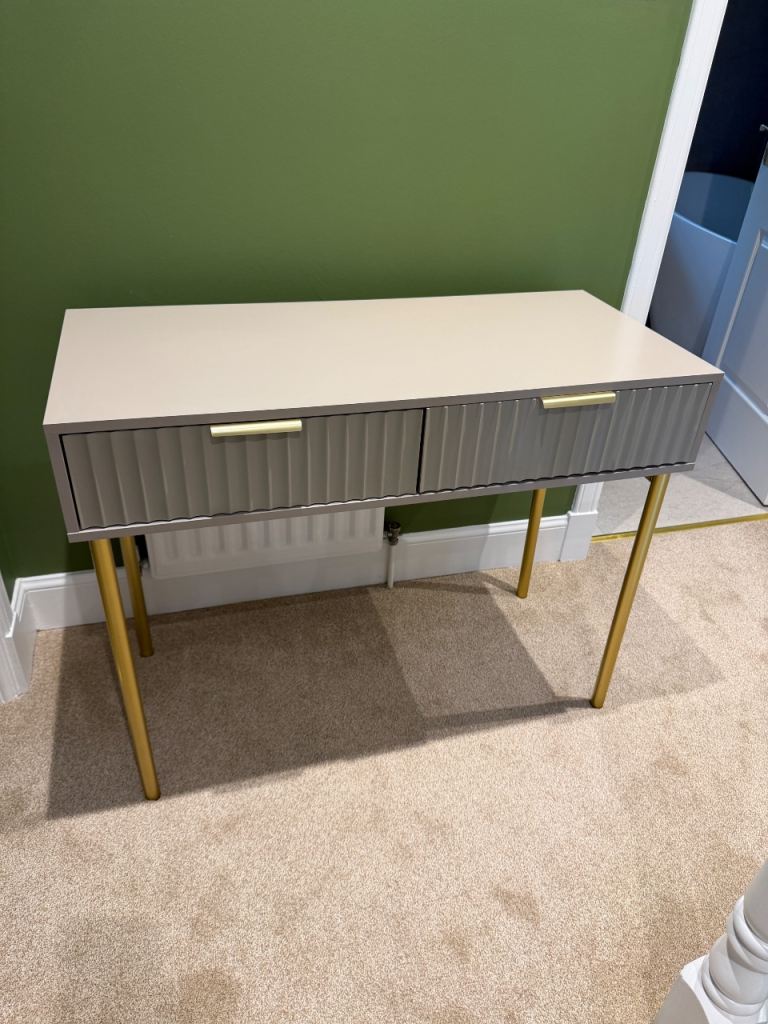 Dressing table/Desk