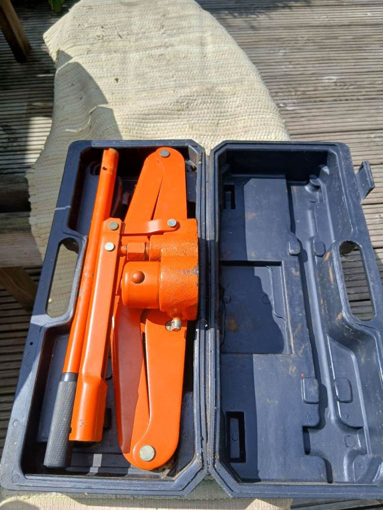 Kojack K2000 caravan jack. Used once. Very good condition. In original case.