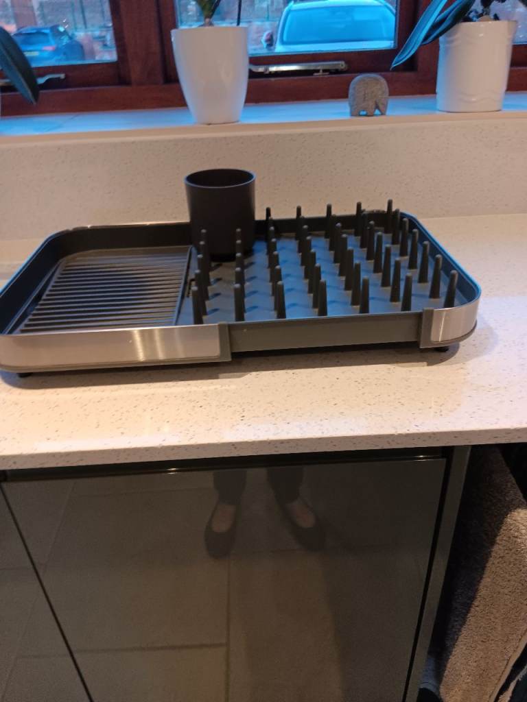 Joseph Joseph extending sink drainer. Grey/Chrome