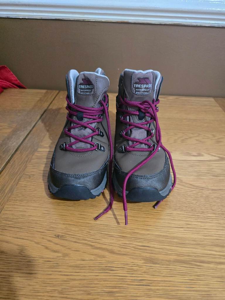 boots Trespass Waterproof Walking Boots – Kids, Good Condition