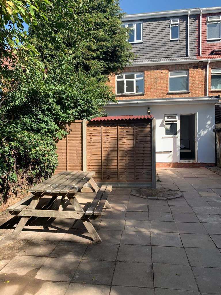 Studio Flat to Rent in London, Harrow (HA1 4UH)