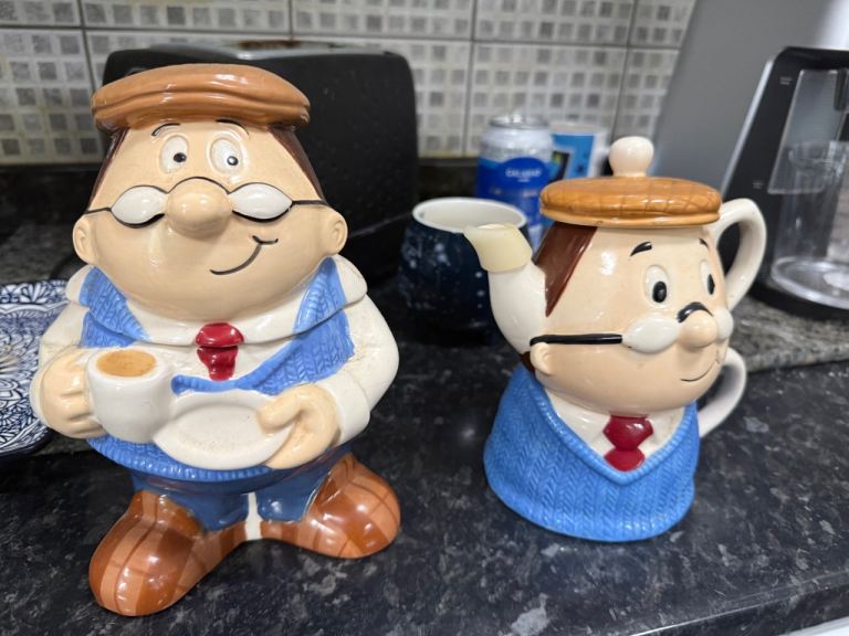 Vintage Ceramic Teapot and Cookie Jar Set