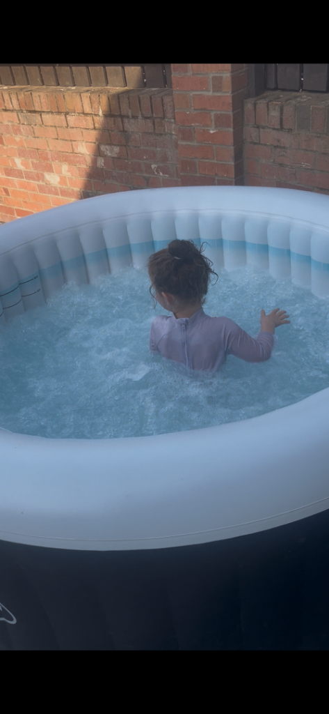Inflatable Hot Tub - read des