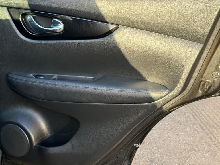 2016 Nissan Qashqai 1.6 dCi Tekna XTRON 2WD Euro 6 (s/s) 5dr Diesel