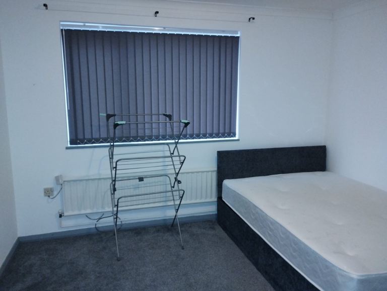 Modern Room for Rent – All Bills Included!