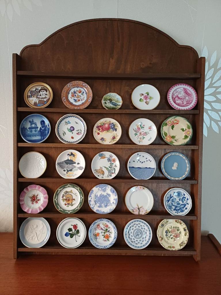 Franklin Mint Minature Porcelain Plate Collection (25)