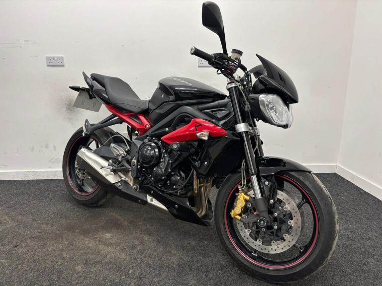 TRIUMPH STREET TRIPLE R ** 12 MONTHS MOT - LOW MILAGE - RAD GUARD ** 