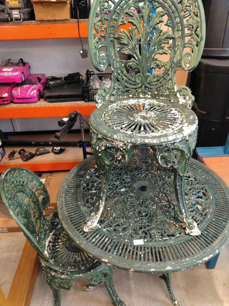 Table and chairs 