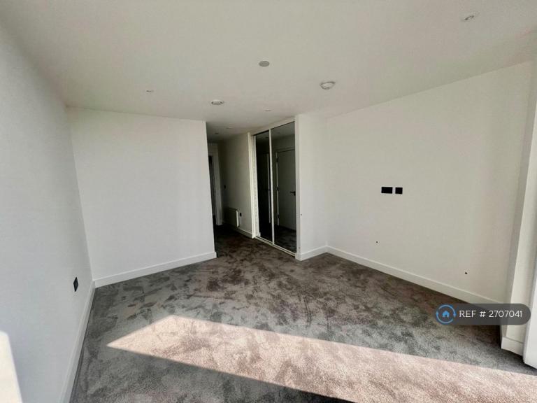 2 bedroom flat in Trinity Way, Salford, M3 (2 bed) (#2707041)