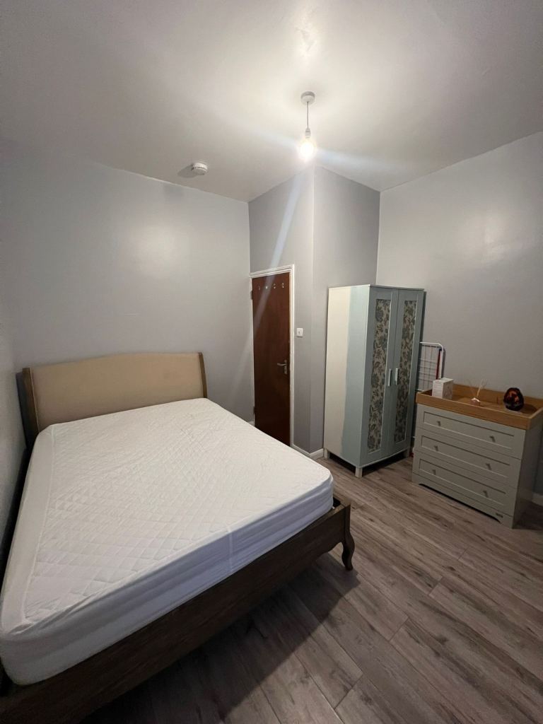 🏠 Large & Spacious Double Room in Bruce Grove (N17)🔑