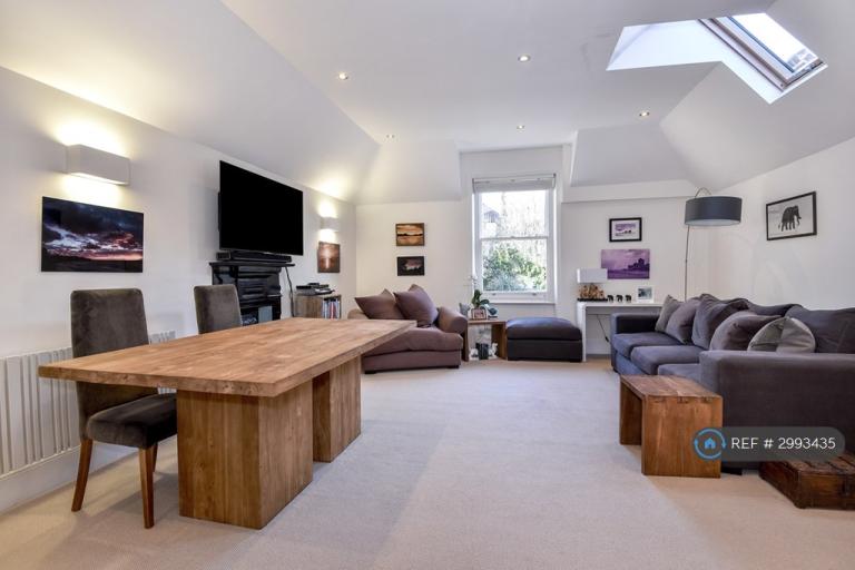 2 bedroom flat in Netherhall Gardens, London, NW3 (2 bed) (#2993435)