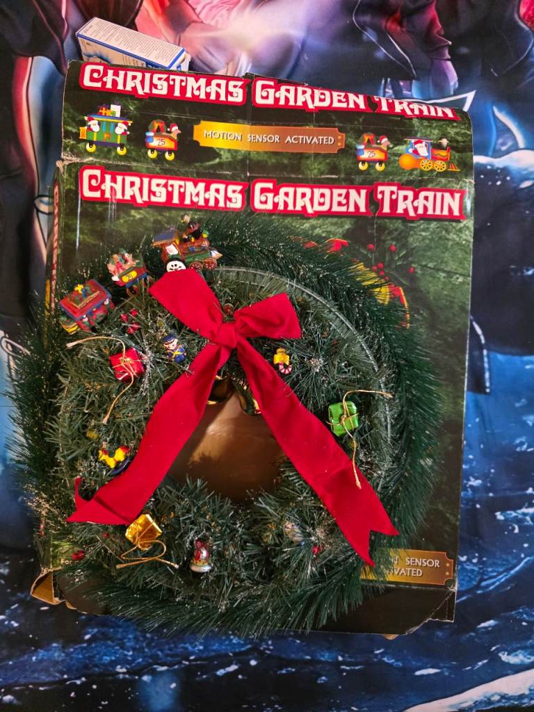 Christmas moving train track wreath free