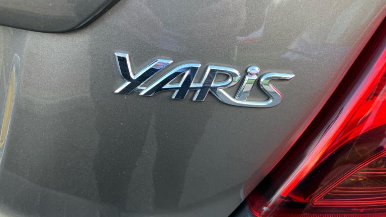 2017 Toyota Yaris 1.33 VVT-i Design 5dr Petrol Hatchback Hatchback Petrol Manual