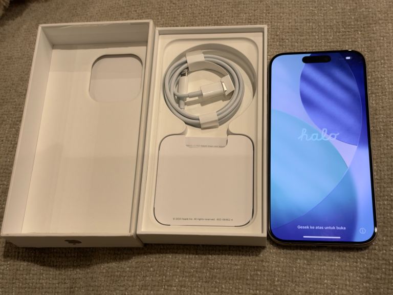 iPhone 15 pro 128gb titanium like new