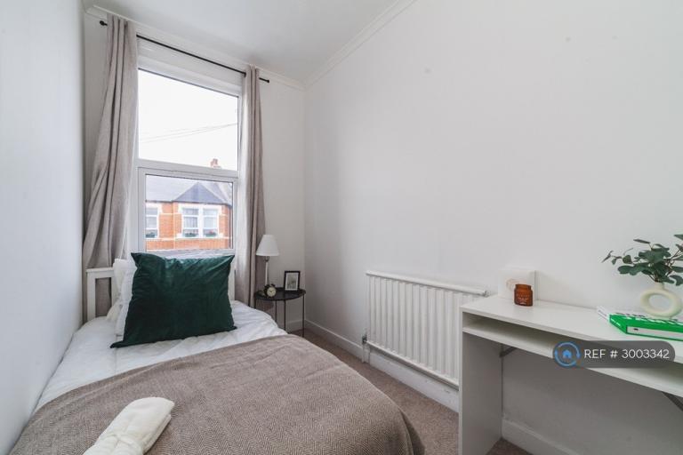 1 bedroom in Woodbury Street, London, SW17 (#3003342)