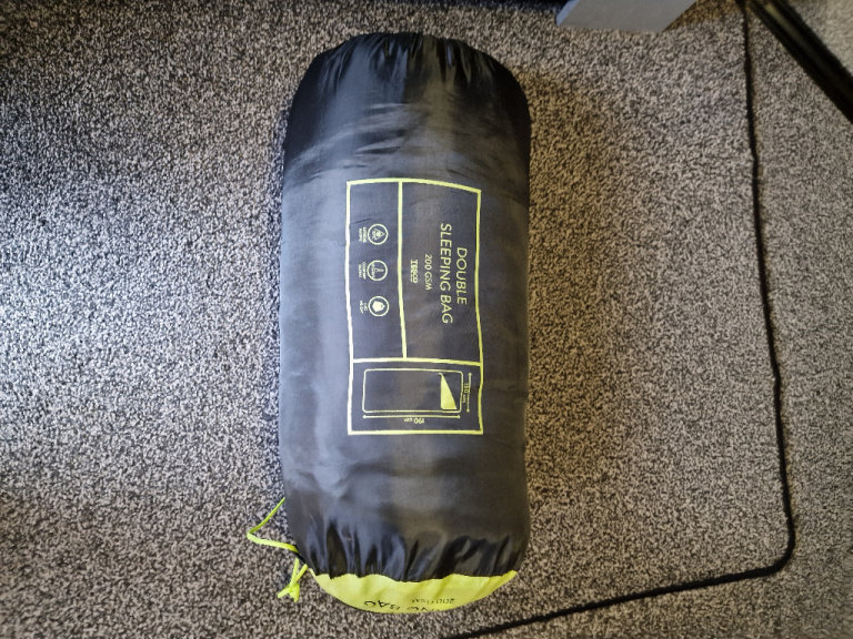 SLEEPING BAG DOUBLE BLACK N GREEN LIKE NEW IN ITS OWN BAG