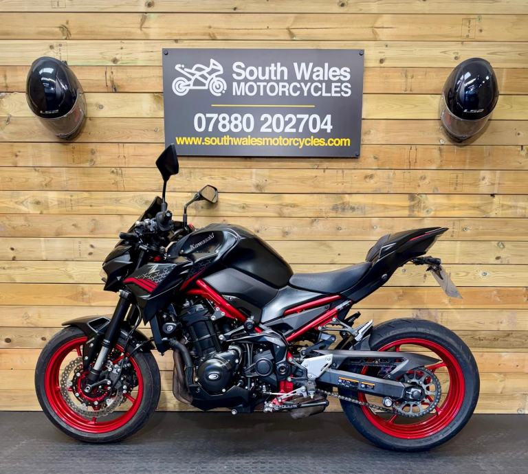 Kawasaki Z900 fmf : 2021 model : just 4737 miles 