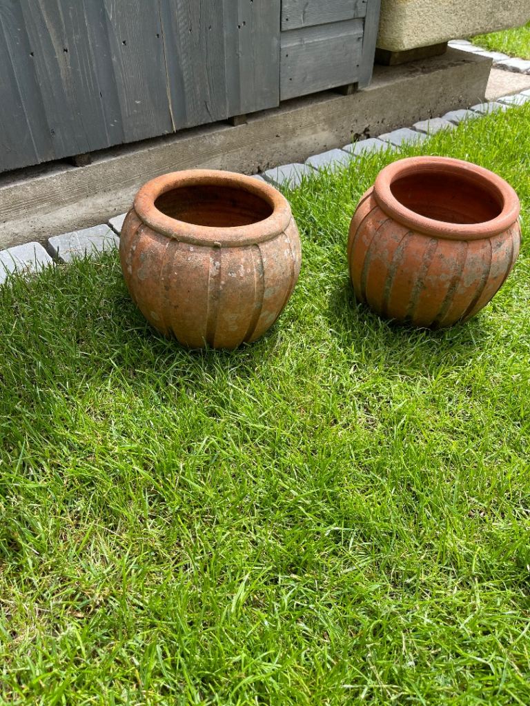 Garden Pots ( pair)