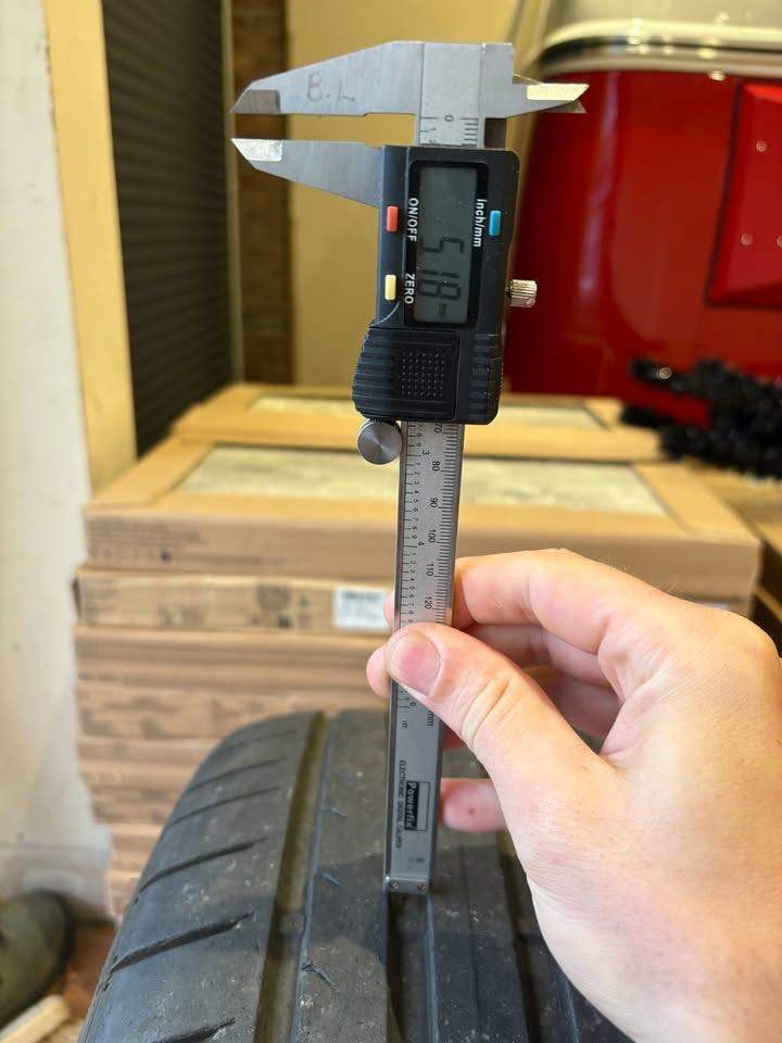 DUNLOP SP SPORT MAXX GT 5mm RFT 245/35R20 95Y (245 35 20) NO REPAIRS