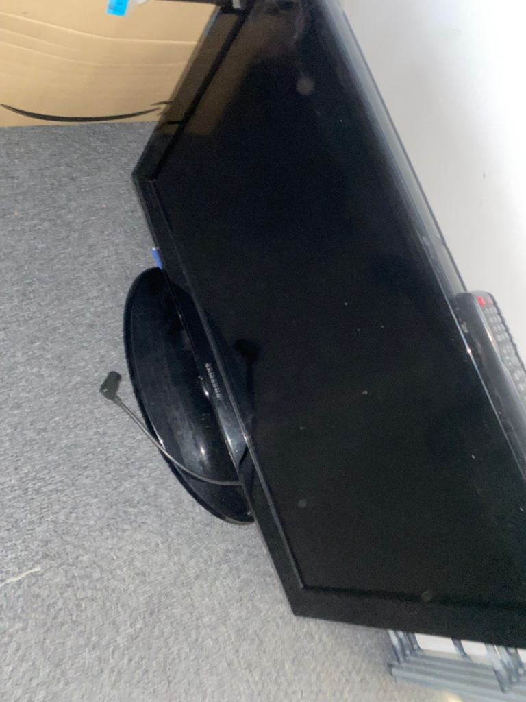 Samsung Flat Screen TV – Great Condition – Remote Included