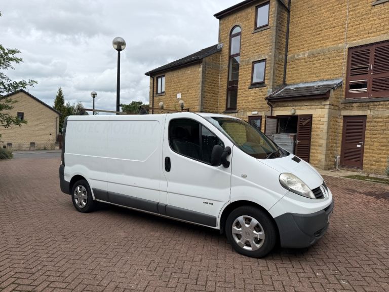 RENAULT TRAFIC DCI LWB SATNAV BULKHEAD FULL HISTORY DRIVES EXCELLENT NO VAT NO VAT 