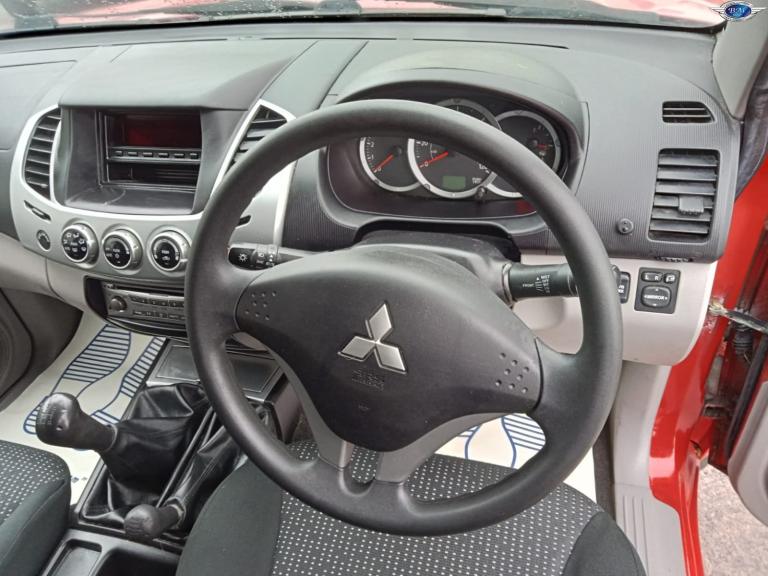 MITSUBISHI L200 2.5 DI-D Trojan Red Manual Diesel 2011