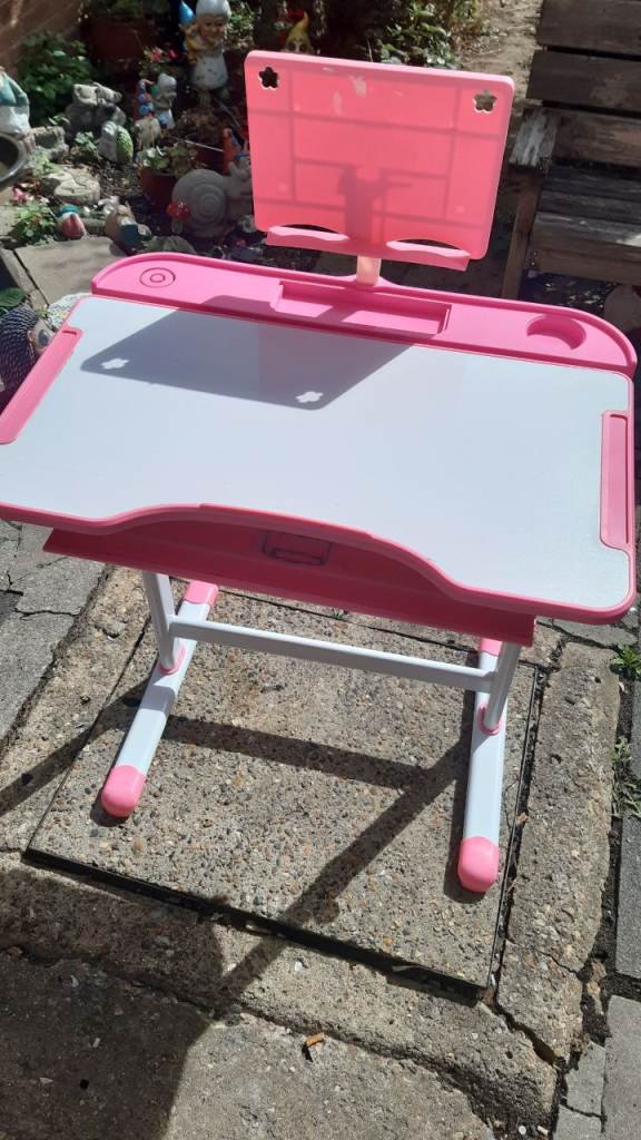 Childrens Desk 