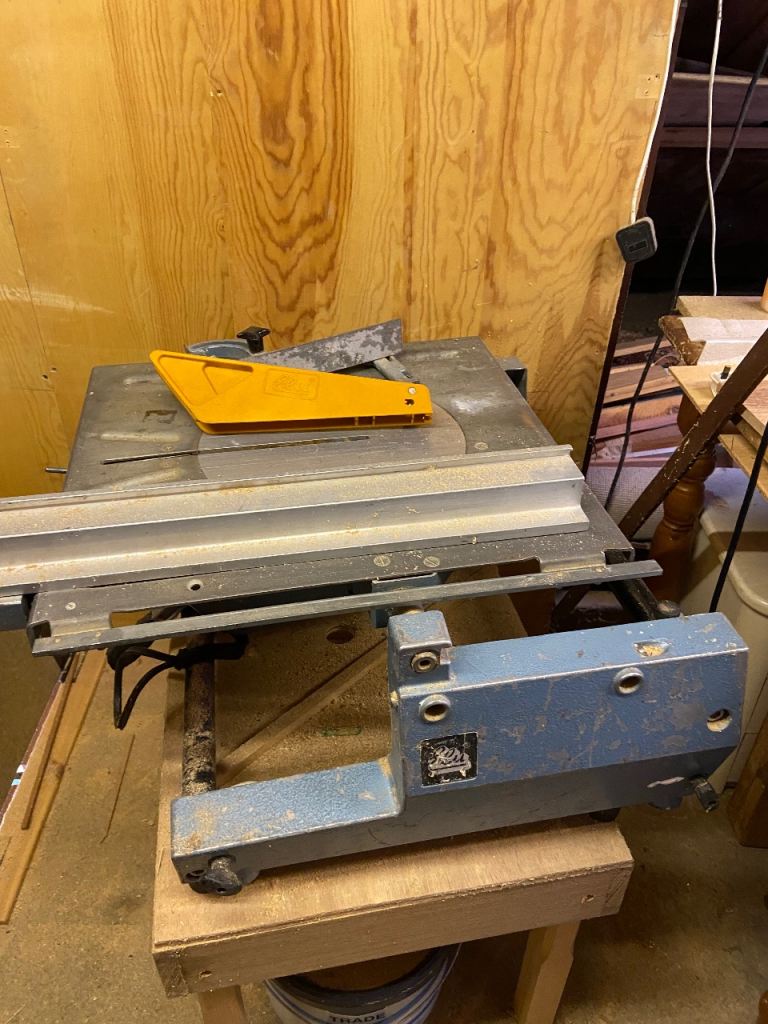 Selection of 240 tools/hand tools/ladders