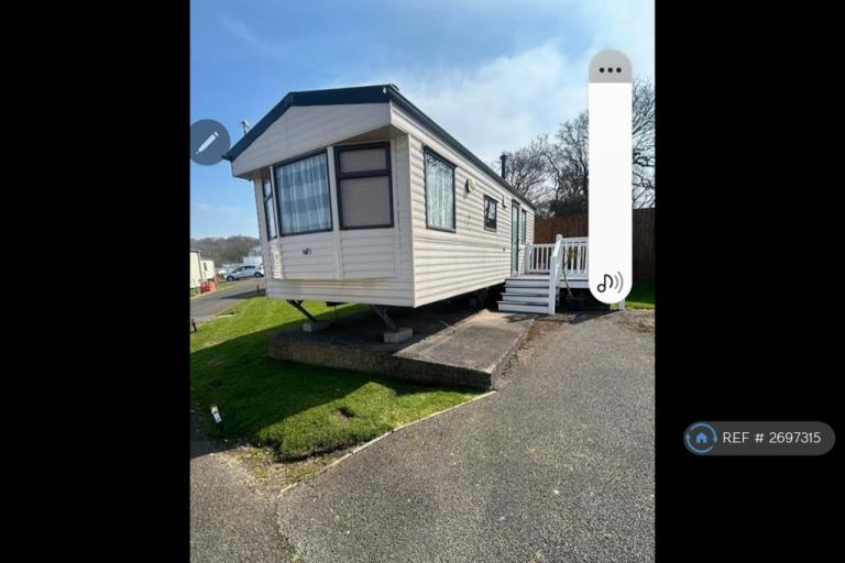 2 bedroom house in Plaistow Road, Dunsfold, Godalming, GU8 (2 bed) (#2697315)