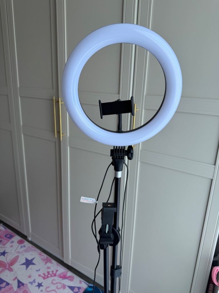 Tripod with light 