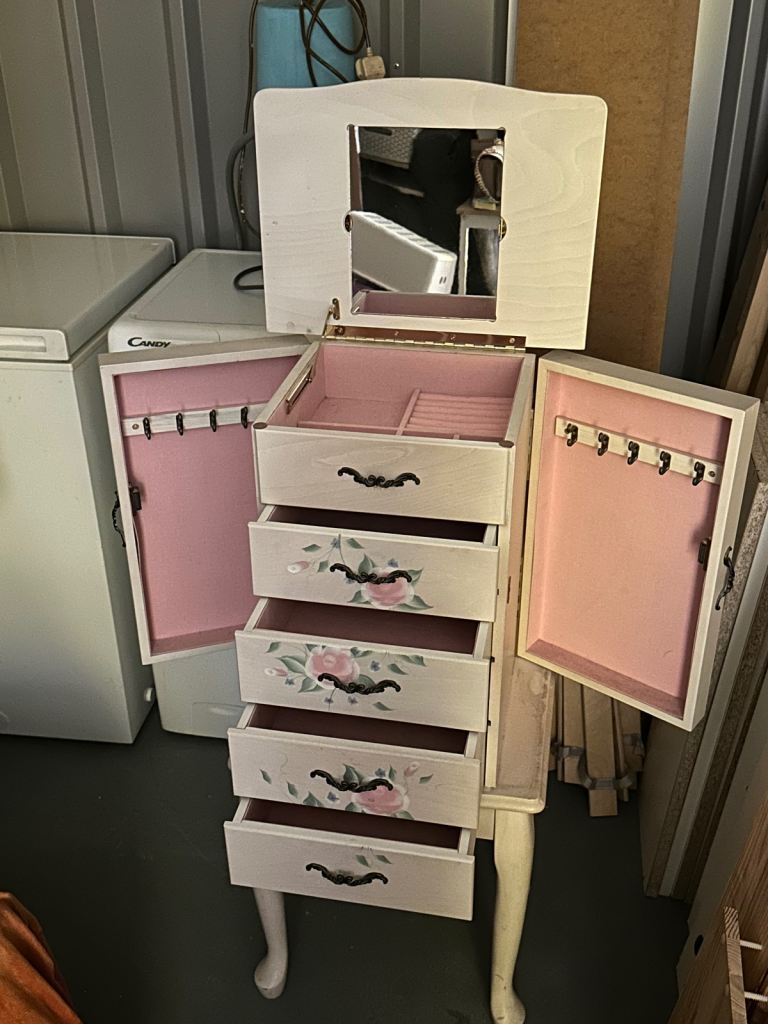 Jewellery cabinet 