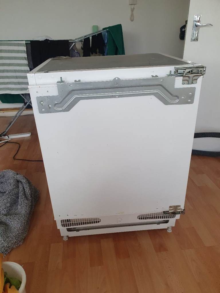 Integrated undercounter fridge freezer