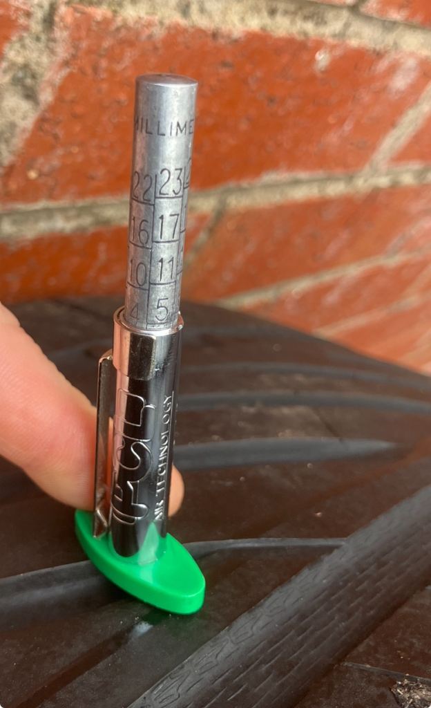 Pair of 275 40 20 XL Uniroyal Rainsport 5 4x4 XL Tyres Range Rover Sport