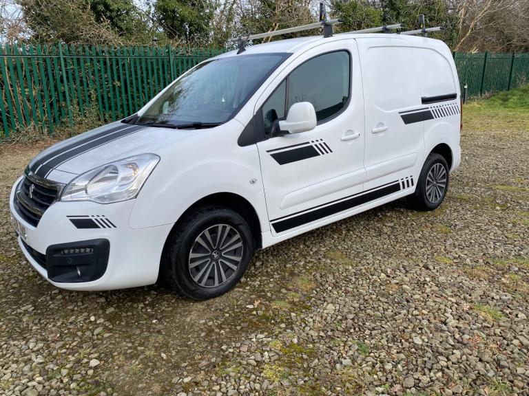 2018 Peugeot Partner 850 1.6 BlueHDi Professional - NO VAT TO PAY - SAT NAV - LOW MILES  PANEL VA...