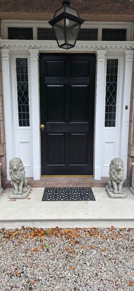 Pair of Stone Lion Statues – Garden Ornaments