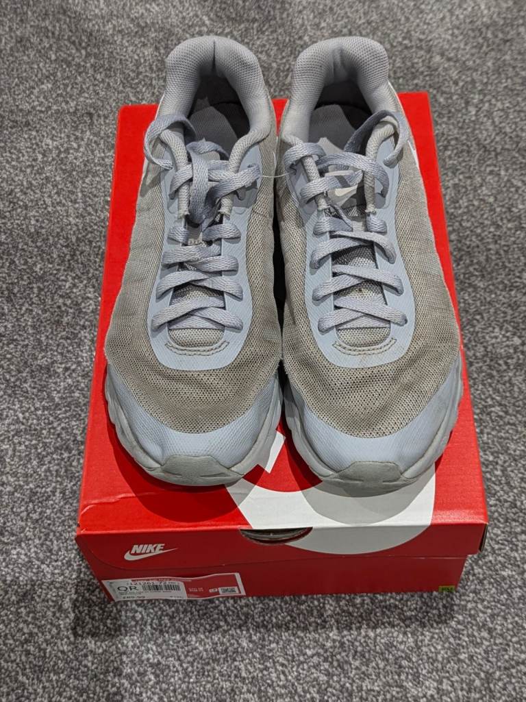 NIKE AIR MAX INVIGOR TRAINERS MENS GREY WITH BOX 749680-005 SIZE UK9 EUR44 US10