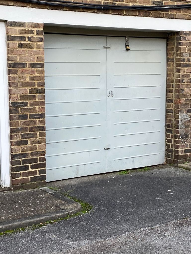Very dry garage to let in Kennington nr Waterloo, Vauxhall, Lambeth North