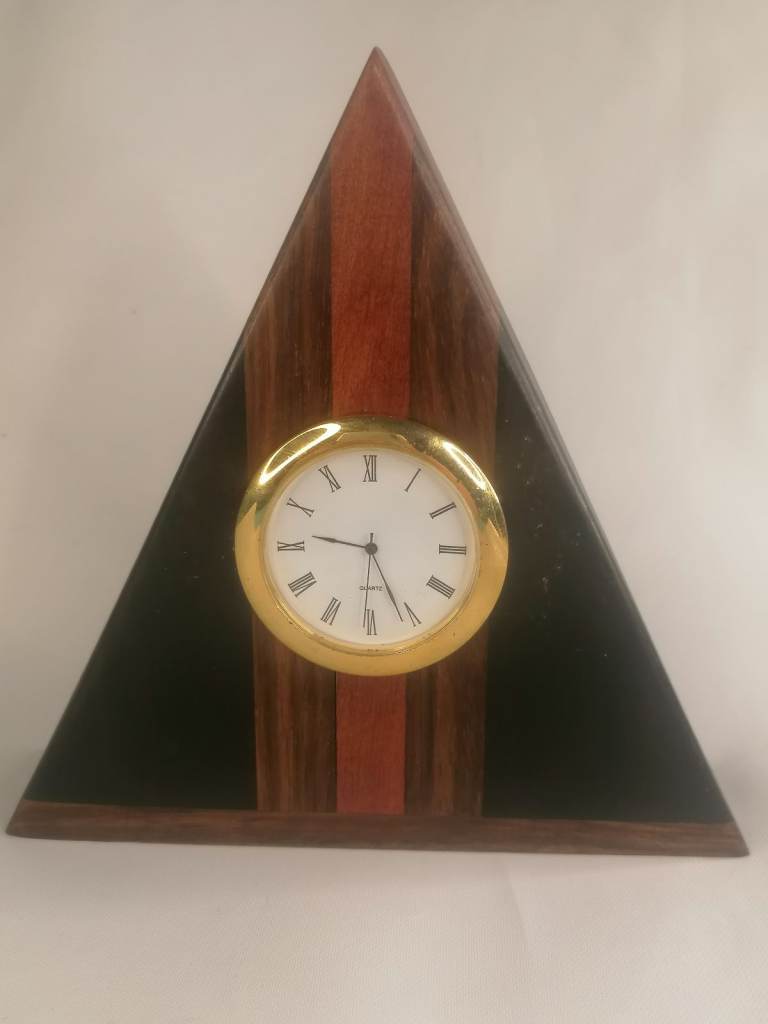 Vintage Desk Wooden Piramid Clock 6-inch height.. (need put battery).. As seen.