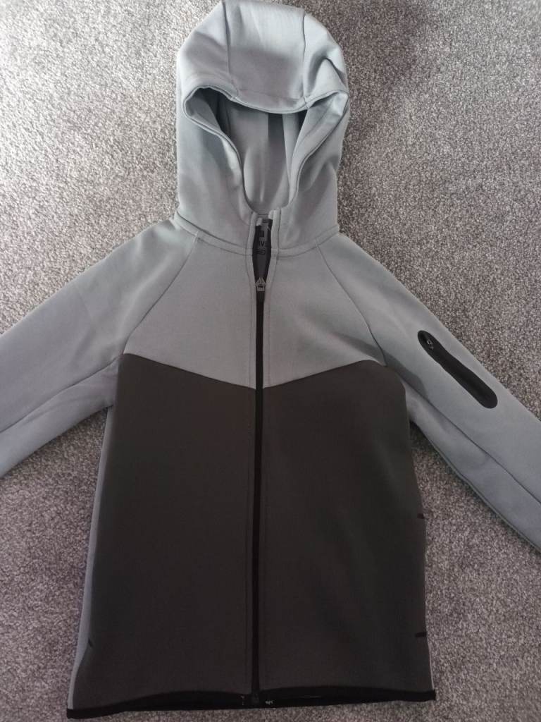Grey Two-Tone Hooded Jacket – Good Condition