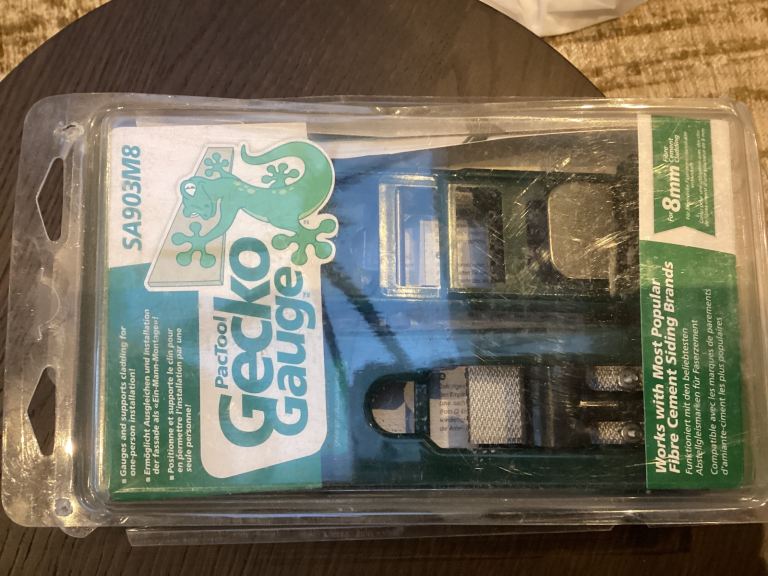 Gecko gauge for cladding 