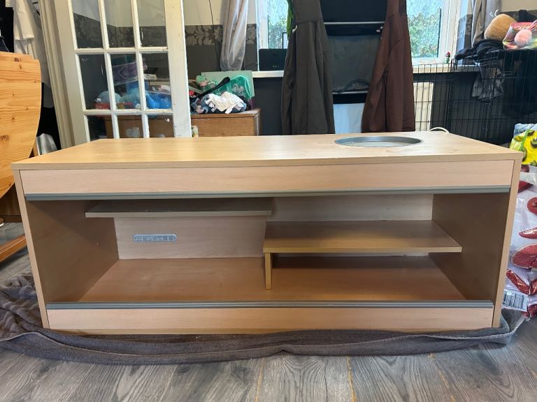 Vivarium just over 3ft I used it for my beardie, comes with a light  