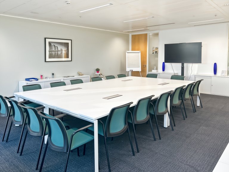 Manchester - M33HF \ Customisable Large Office for Rent