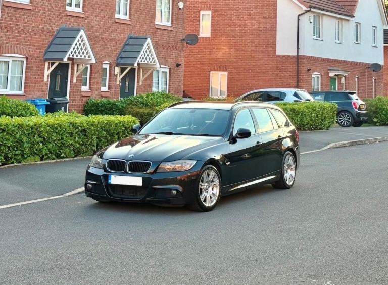 2011 BMW 318D M Sport Edition Plus 170 LCI 6 Speeds. 