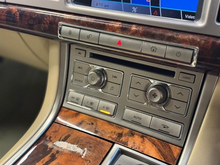 2010 Jaguar XF 3.0d V6 Premium Luxury 4dr Auto SALOON DIESEL Automatic