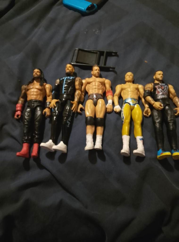 modern day WWE figures and 1 accessory 