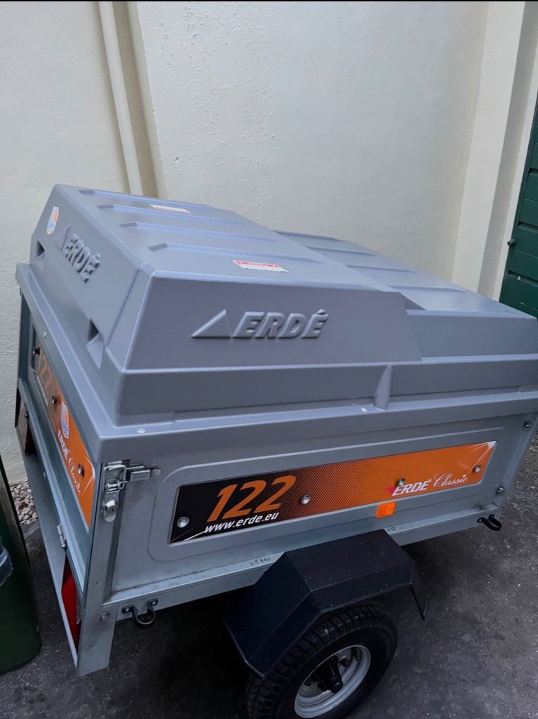 Erde 122 trailer with hardtop lockable lid 