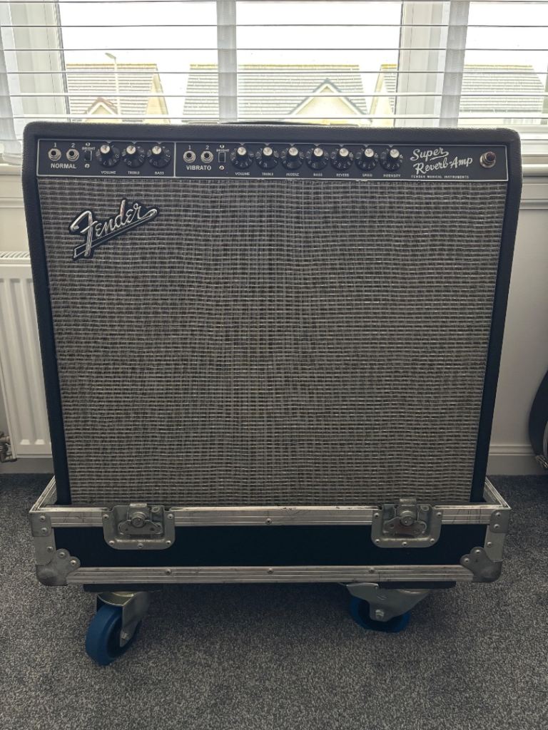 Fender Super Reverb Guitar Amplifier + Flight Case